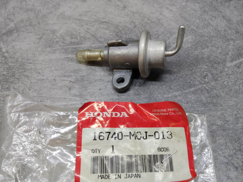 Régulateur pression carburant Honda CBR900RR Fireblade 2003