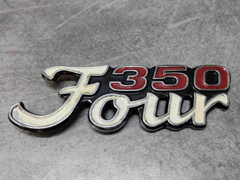 Logo cache latéral droit Honda CB350 Four - Réf. 87128-333-000