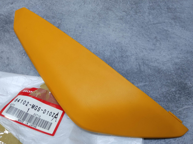 Couvercle Top Case Droit Orange YR177R Honda 64102-MGS-D10ZA