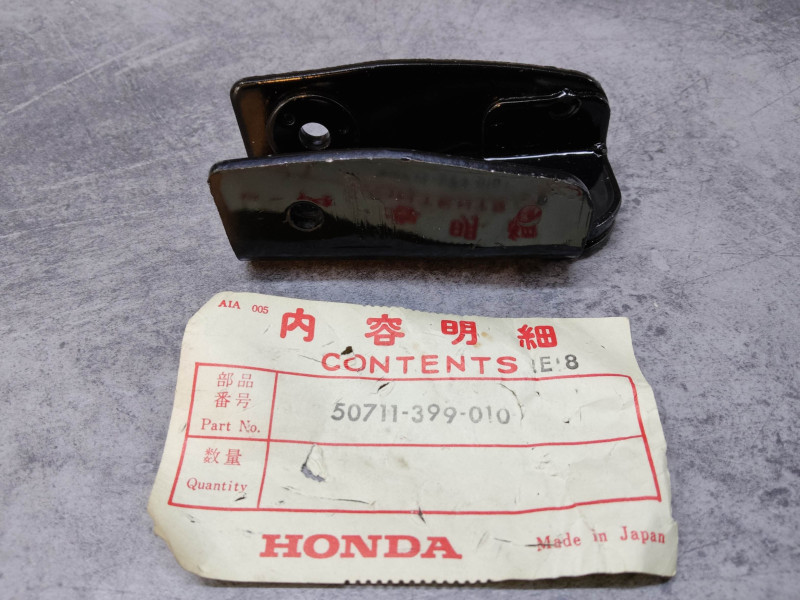Chape Repose-Pied Arrière Droit Honda 50711-399-010
