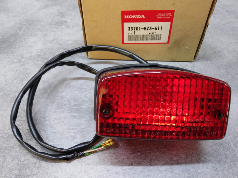 Feu arrière VF750C MAGNA 93-99 HONDA 33701-MZ5-611