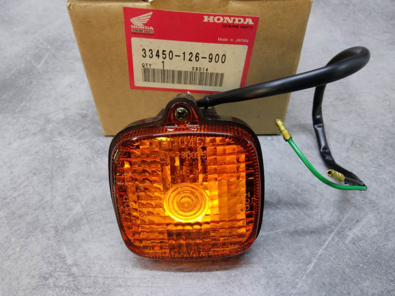 Clignotant avant gauche ST50 DAX 88-96 ST70 92-96 ZB50 88 HONDA 33450-126-900