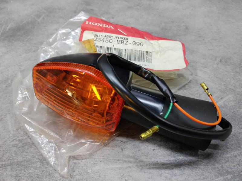 Clignotant avant gauche CB600F HORNET 2002 HONDA 33450-MBZ-G90