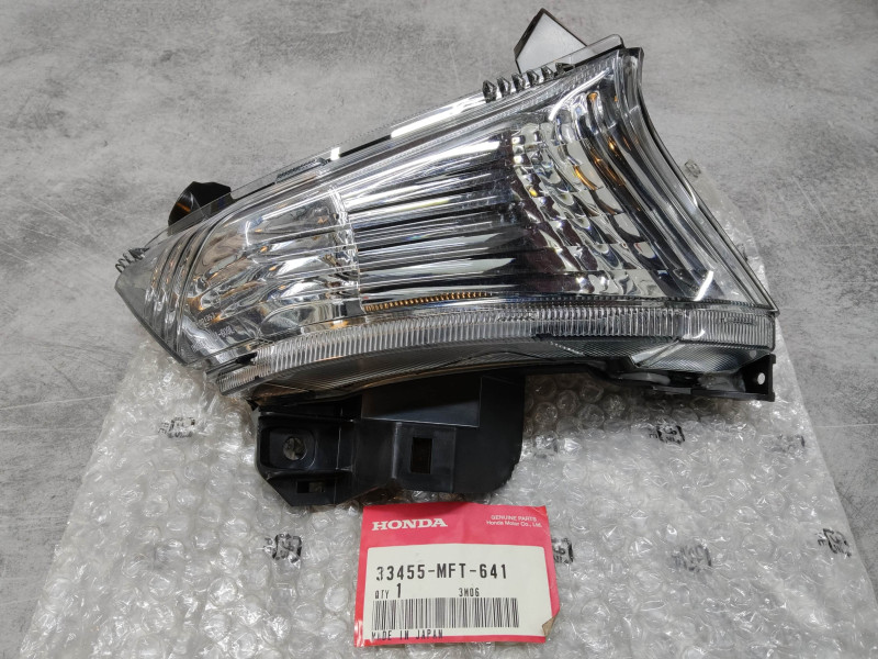 Clignotant avant gauche FJS400A/D SILVER WING 09 HONDA 33455-MFT-641