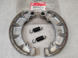 Jeu machoires de frein PC800 89/90/94-98 HONDA 06430-MR5-006