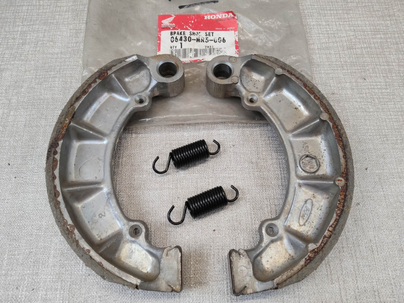 Mâchoires de frein Honda PC800 Pacific Coast 06430-MR5-006