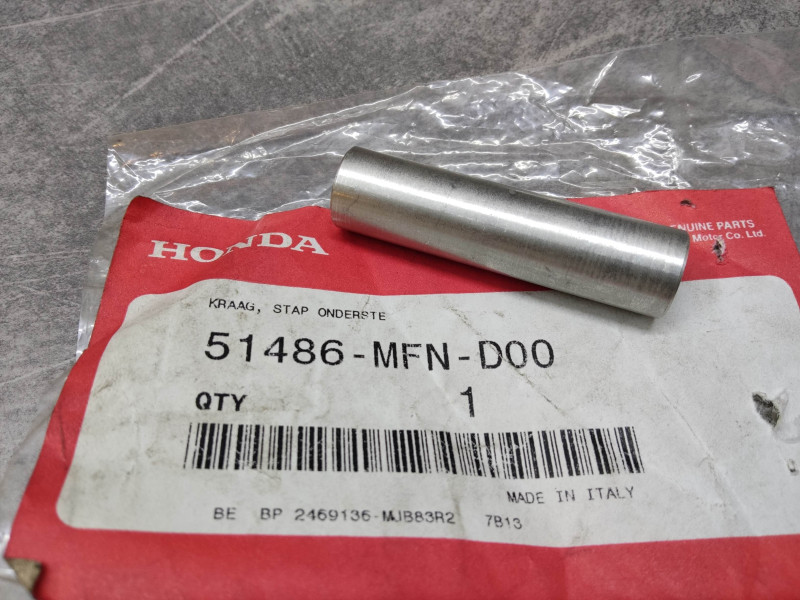 Entretoise vis repose pied CBR1000R/RA 09-11 HONDA 51486-MFN-D00