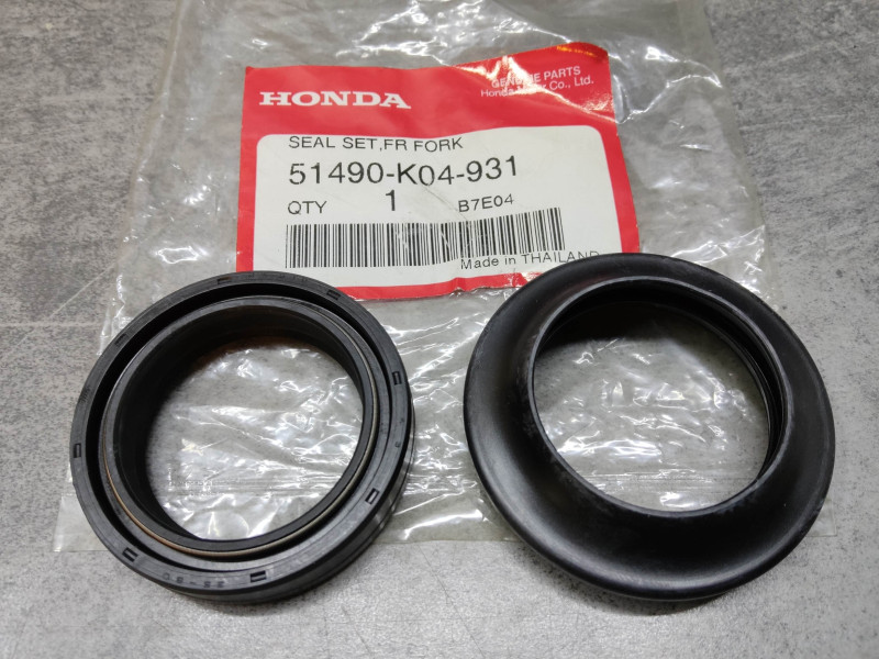 Kit joint spi + cache poussière NSS300 NSS30A 2013 HONDA 51490-K04-931