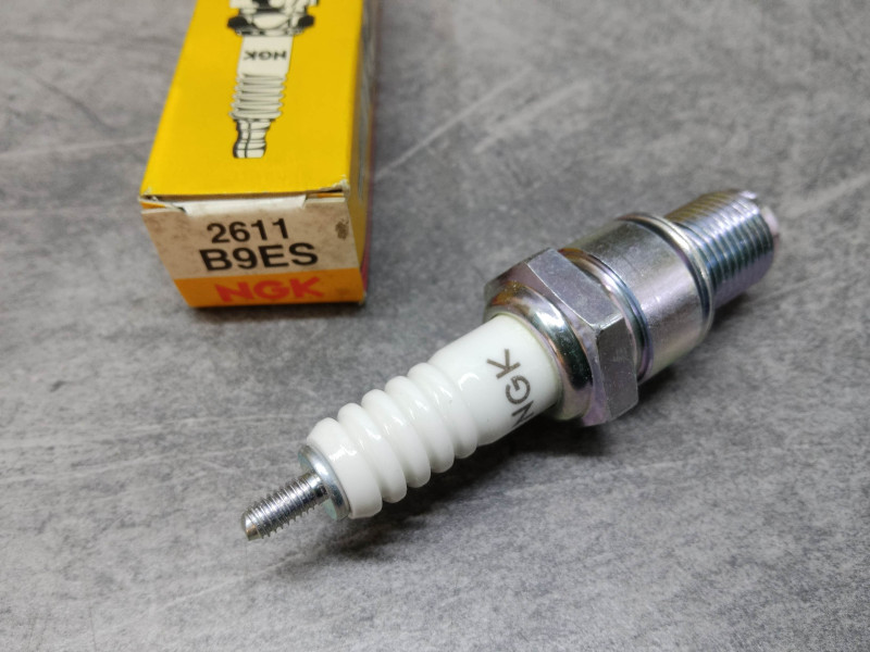 Bougie NGK B9ES 2611 - Pièce Neuve Moto Honda