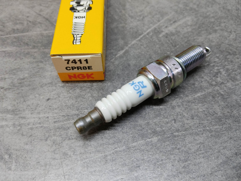 Bougie NGK CPR8E - 7411 XL 700 V NT 700 VA CBF125 M