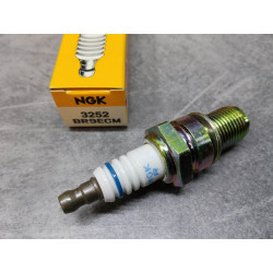 Bougie NGK type BR9ECM pour NSR250R 92/97 japon ....