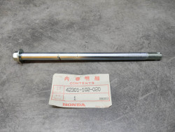 Axe roue arrière C90 CT70 CT90 ST50 ST70 DAX 77-89 HONDA 42301-102-020