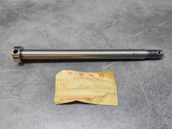 Axe de roue AV HONDA CB125K5 CB125JX CB200 44301-304-971