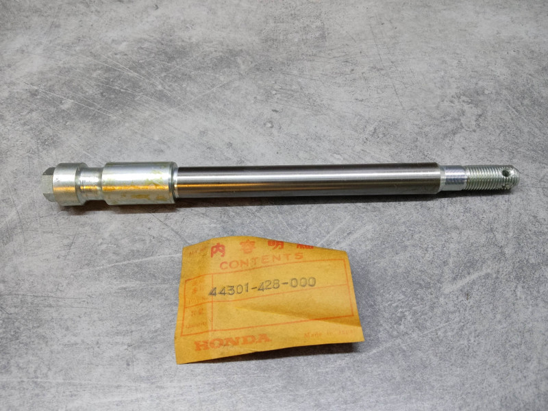 Axe roue avant Honda XL250S 78-81 réf 44301-428-000