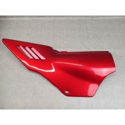 Cache latéral gauche avec rauyres légères pour VF1000F honda 83700-MB6-630ZC