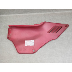 Cache latéral gauche avec rauyres légères pour VF1000F honda 83700-MB6-630ZC