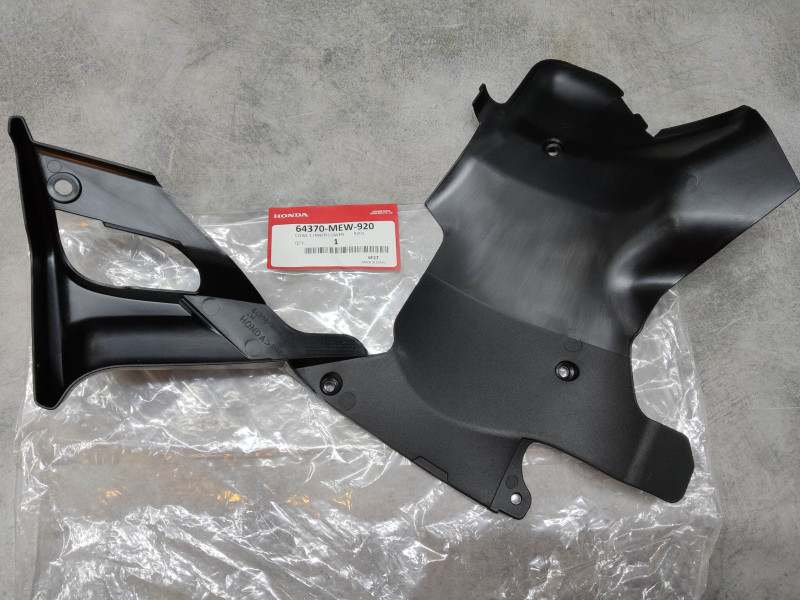 Garniture coté gauche de carénage de NT700V 2006 à 2016 HONDA 64370-MEW-920