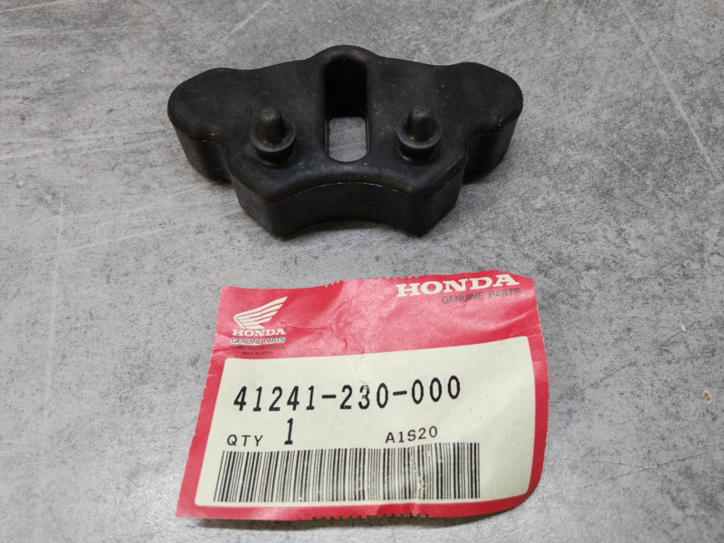 Silentbloc de transmission de roue AR de CD125L3 HONDA 41241-230-000