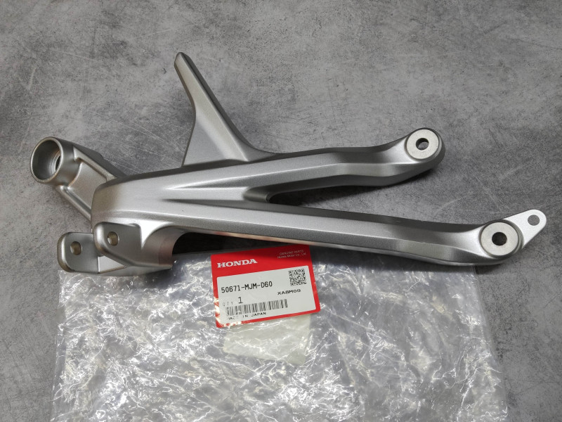 Support Marche-Pied Arrière Droit Honda Crossrunner 800