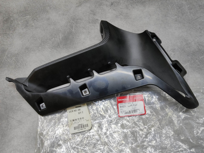 Cache flanc carénage droit CBR650 2014-2017 HONDA 64230-MJE-D00