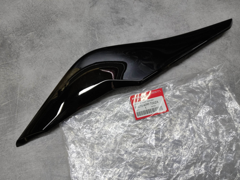 Cache latéral droit CBR125RW CBR250R/RA 2011 HONDA 83670-KPP-T00ZA