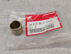 Entretoise droit axe de roue avant CR125 CR250 HONDA 44312-ML3-910