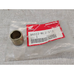 Entretoise droite axe roue avant Honda CR125 CR250 44312-ML3-910