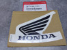 Autocollant aile gauche *TYPE1* CB600F/F3/FA/FA3 10/11 HONDA 86172-MGM-D10ZA