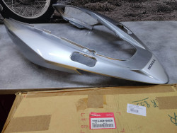 Auvent arrière de selle VFR800/A 04-09 HONDA 77215-MCW-D60ZA