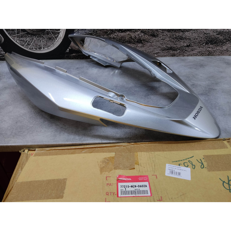 Auvent arrière de selle VFR800/A 04-09 HONDA 77215-MCW-D60ZA