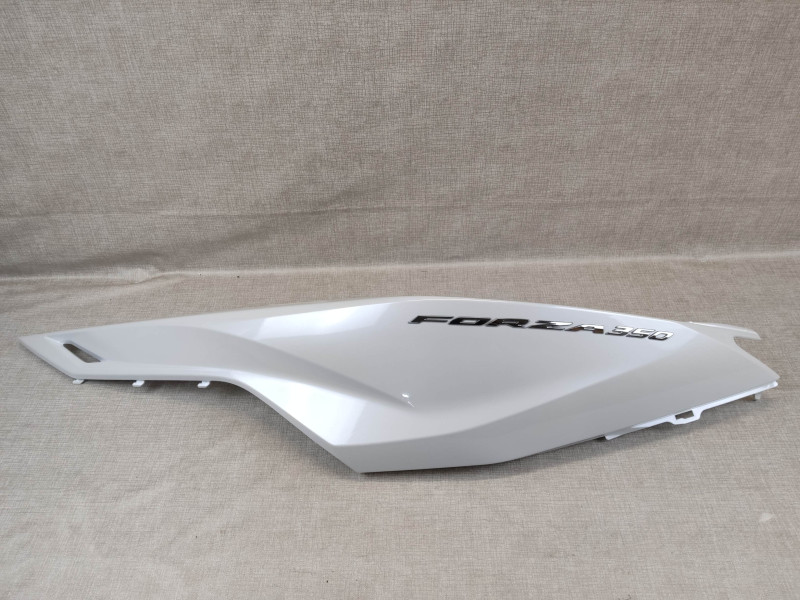 Cache latéral gauche blanc froid perle FORZA 350 HONDA 83300-K1B-D00ZE