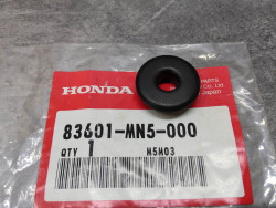Caoutchouc cache latéral HONDA 83601-MN5-000
