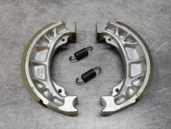 Jeu de machoires frein avant HONDA SL125 K1 DAXSt70  06450-178-933P