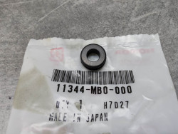 Passe fil caoutchouc HONDA 11344-MB0-000