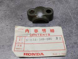 Bride axe de roue CB250G CB360G HONDA 51634-349-690NP