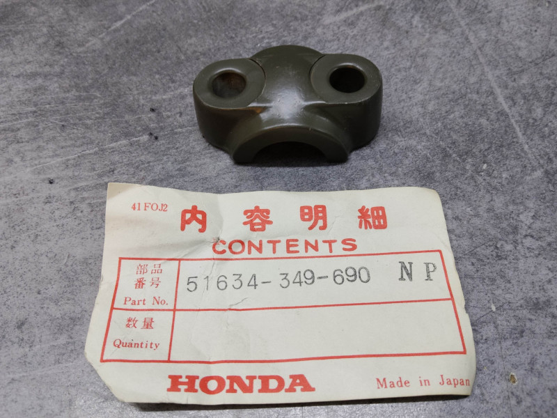 Bride axe de roue CB250G CB360G HONDA 51634-349-690NP