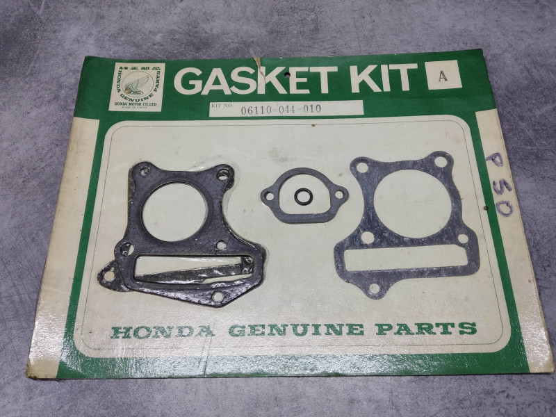Pochette de joints bas moteur de P50 HONDA 06110-044-010