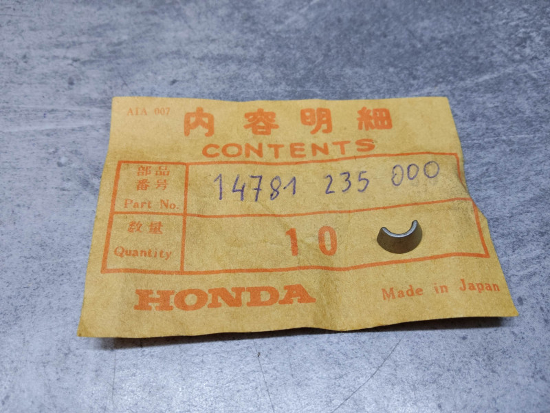 Clavette (demie lune) de queue de soupape CB125K5 S110 HONDA 14781-235-000