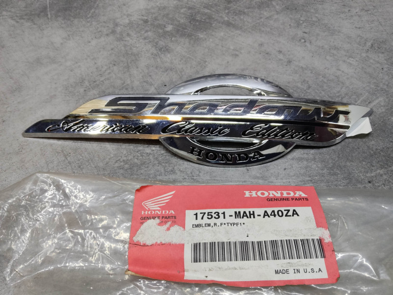 Logo réservoir droit *type1* VT1100C2 SHADOW 95-00 HONDA 17531-MAH-A40ZA