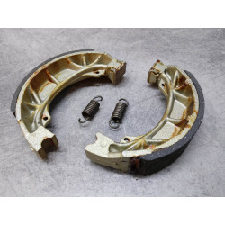 Jeu de machoires de frein adaptable C50 C70 C90 HONDA 45120-001-010P