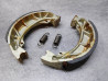 Jeu de machoires de frein adaptable C50 C70 C90 HONDA 45120-001-010P