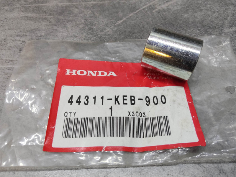 Entretoise roue avant CA125 95/96 CMX250 96-03 HONDA 44311-KEB-900