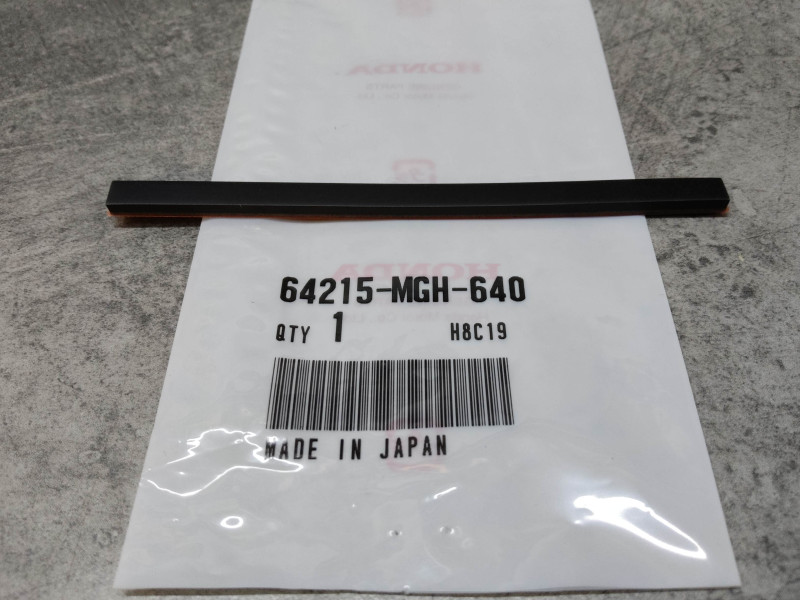 Caoutchouc amortisseur autocollant 100x5x2 HONDA 64215-MGH-640