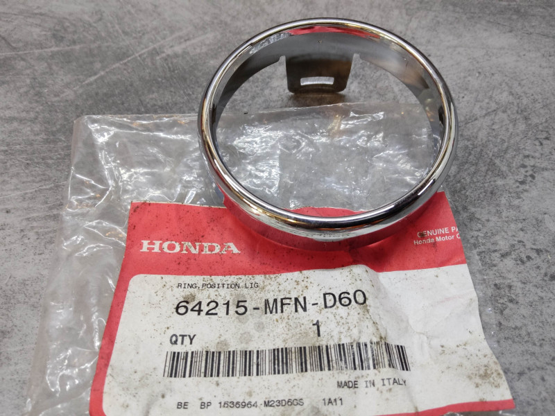 Cerclage de feu de position CB1000 R/RA 09-11 HONDA 64215-MFN-D60