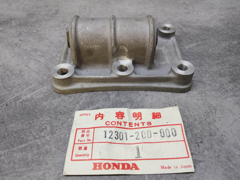 Couvre culasse C92 CS92 C95 CA92 CA95 CB92 HONDA 12301-200-000