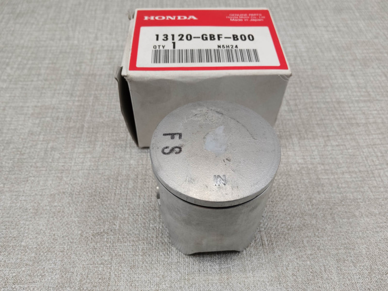 Piston B CR85 R RB 2003/2004 origine HONDA 13120-GBF-B00