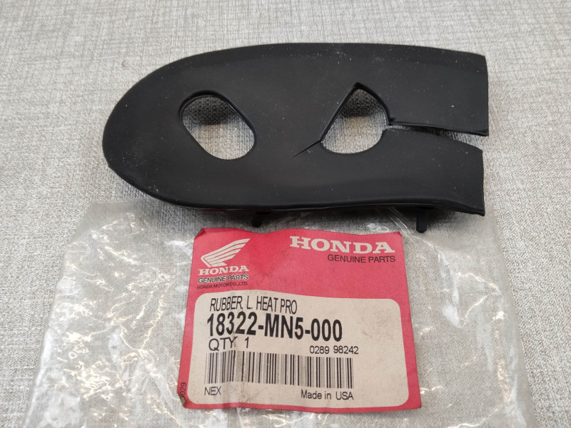 caoutchouc protecteur de chaleur ech. Gauche 1500 GOLDWING HONDA 18322-MN5-000