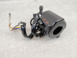 Commodo droit pour CB125 K5 deux positions (L H) code phare 35300-342-600