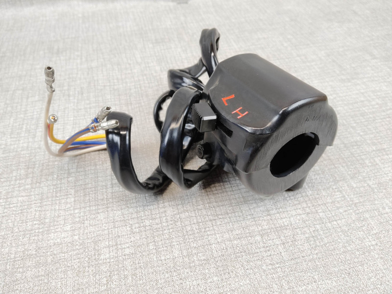 Commodo droit pour CB125 K5 deux positions (L H) code phare 35300-342-600
