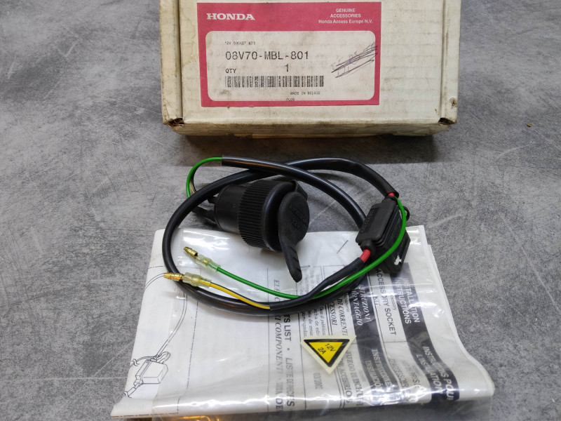 Kit prise allume cigare 12V NT650V 02-05 HONDA 08V70-MBL-801